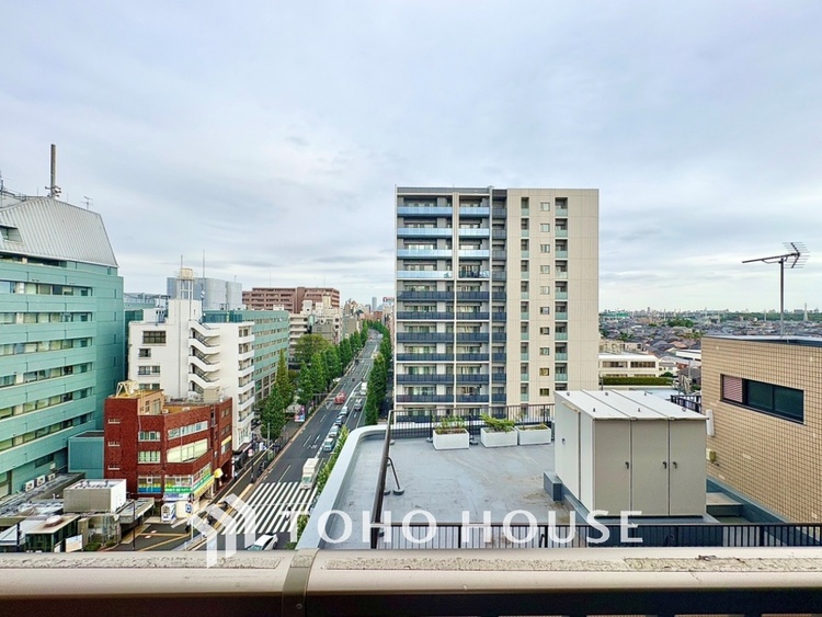 バルコニー ここからは空が遠くまで見える。紺碧、曇天、茜色。心もともに映り変わる。東京にもあったんだ。こんな景色が・・・。