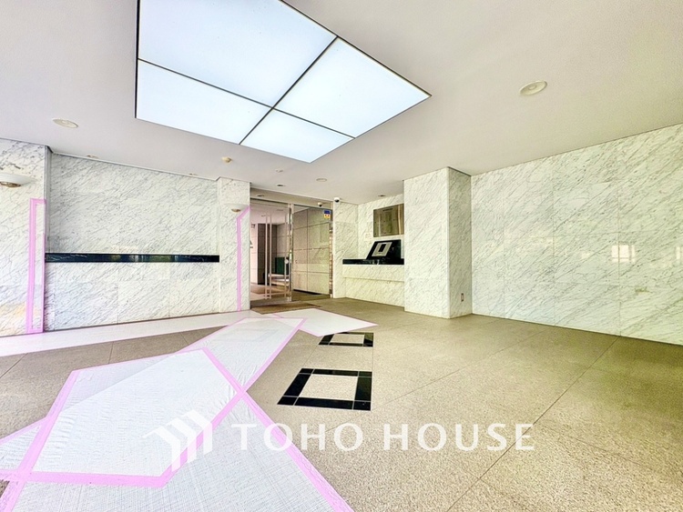 エントランス エントランスはマンションの顔。清潔感、存在感のあるエントランスは居住者の心を豊かにする。