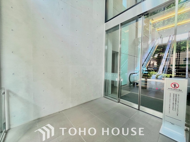 外観 大きく開け放たれた壮大な景色。都内にいることを忘れさせてくれる自然豊かな分譲地。風がそよぎ、青空が歌い、太陽が微笑んでくれる幸せな住まい。