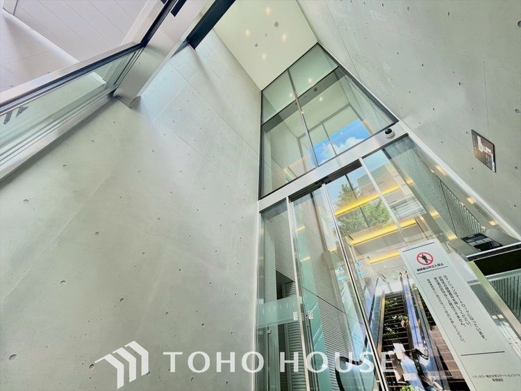 外観 広く明るい我が家の自慢のキッチンスペース。能率的に動ける大きなスペースが何よりのポイント。リビングとの一体感も十二分にあり、家族とのやりとりを楽しみながらの食卓の準備