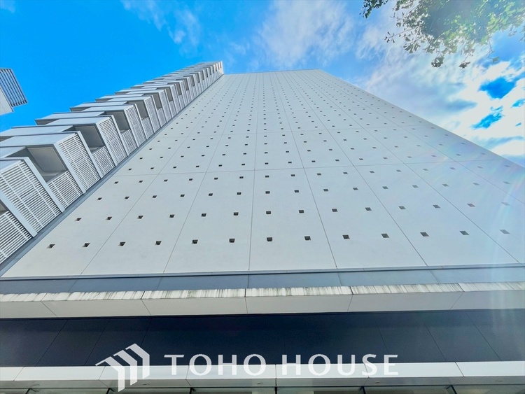 外観 大きく開け放たれた壮大な景色。都内にいることを忘れさせてくれる自然豊かな分譲地。風がそよぎ、青空が歌い、太陽が微笑んでくれる幸せな住まい。