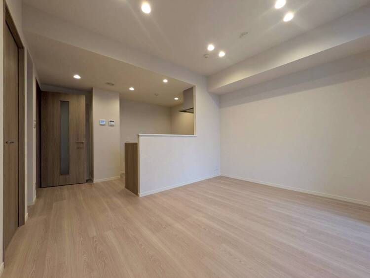 居間 落ち着いた雰囲気に包まれて、伸びやかな空間。