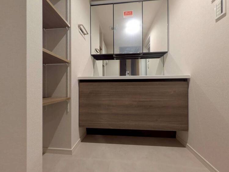 洗面 清潔感を感じられる洗面化粧台。