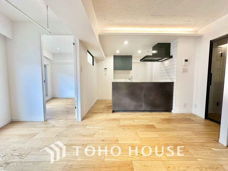 内装 【LIVING】◆眩い◆光が燦々と入り、家族の笑顔を照らす。「いつまでも続いて」と願う夢のような毎日がここにある。