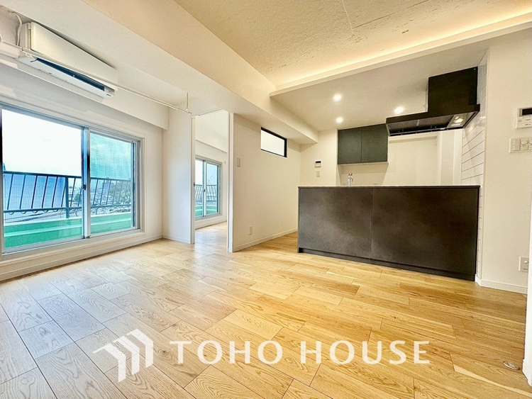 内装 【LIVING】◆扉を◆開くとこの景色。家族の”おかえり”の声が聞こえてきそう。