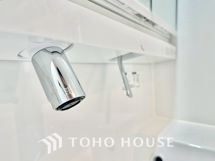 洗面 【WASHROOM】◆快適◆煌びやかな暮らしの中にも忘れたくない快適さ。大きな収納が助けてくれます。