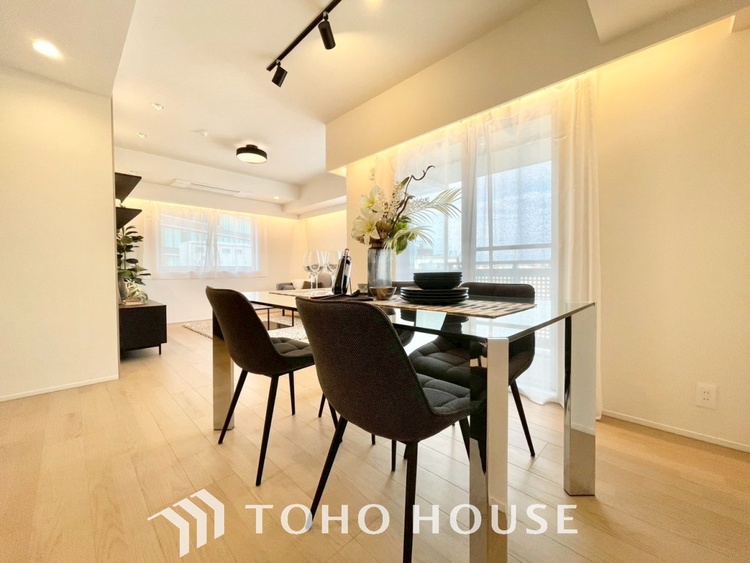 内装 【LIVING】◆眩い◆光が燦々と入り、家族の笑顔を照らす。「いつまでも続いて」と願う夢のような毎日がここにある。