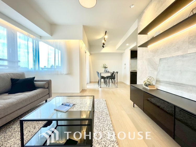 内装 【LIVING】◆陽光◆が差し込む。この開放的なLDKに家族の笑顔が集う。家族が一緒に過ごす空間は明るく、そして居心地よく。