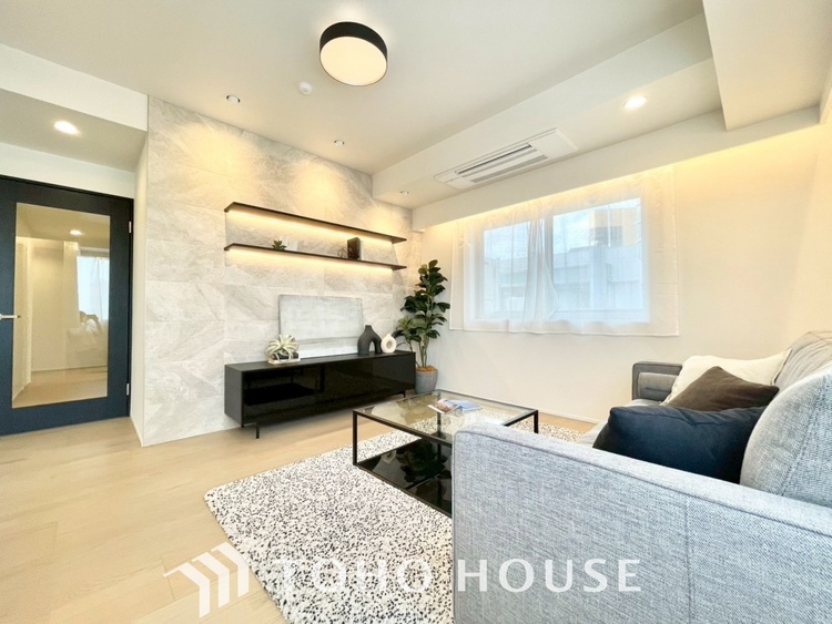 内装 【LIVING】◆扉を◆開くとこの景色。家族の”おかえり”の声が聞こえてきそう。