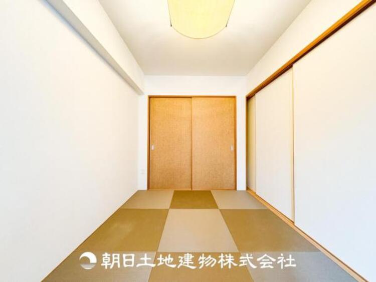 内装 来客時の客室としても利用できますし、お子様のプレイルームやお昼寝に最適なお部屋です。