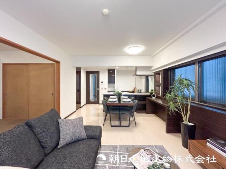 居間 大切な人とともに、心穏やかに過ごすひとときになるリビング。