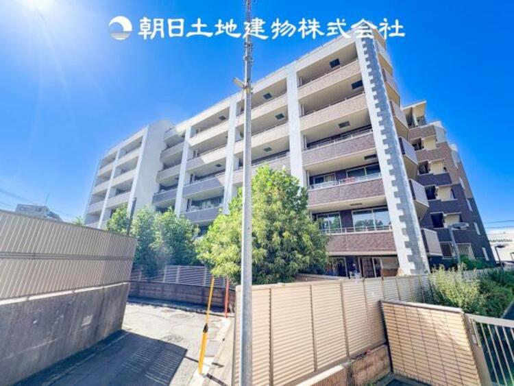 外観 表現された空間はたくさんの光を浴び、風を感じ、暮らしの時間を豊かにしてくれます。