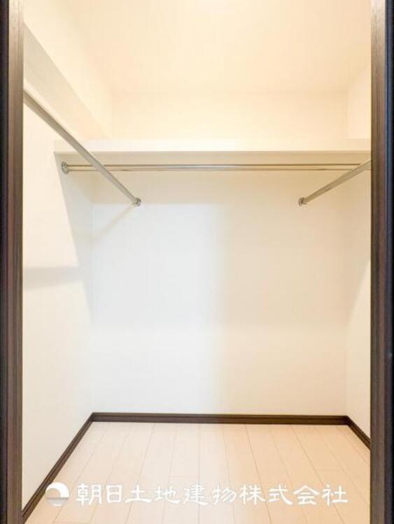 収納 ウォークインクローゼットは季節の品物など整理できるスペース！