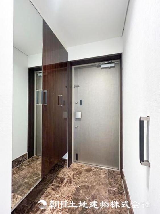 その他 玄関にはシューズボックスが設置してあり靴を整理できるスペースがあります。