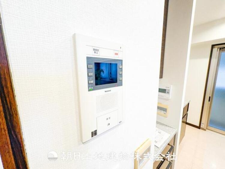 その他 TVモニター付きインターホンは訪問者のお顔を確認出来安心な機能です！