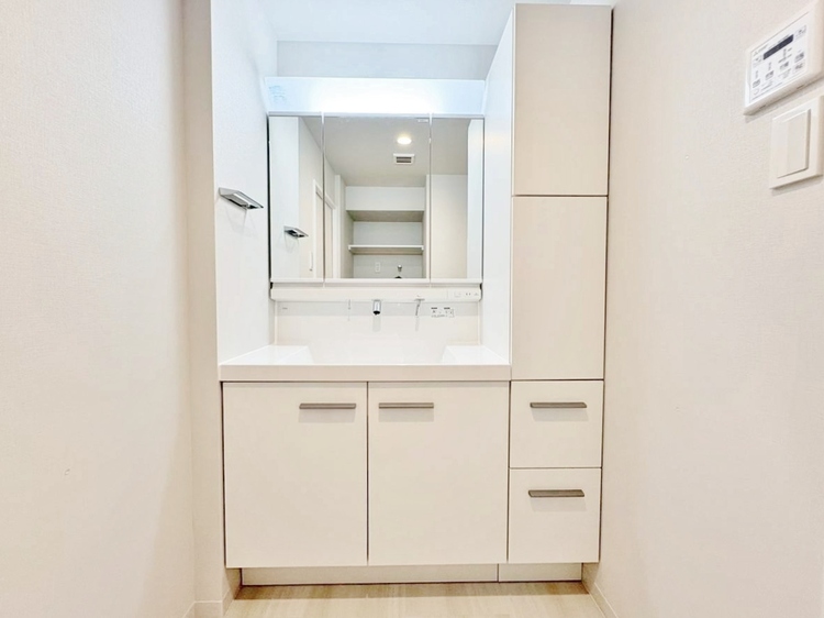洗面 何かと物が増える場所だからこそ、スッキリと見映えの良い空間に。