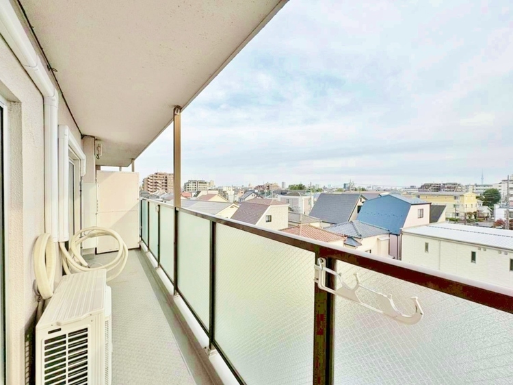 バルコニー 暮らしの中で、光と風を演出してくれるバルコニー。