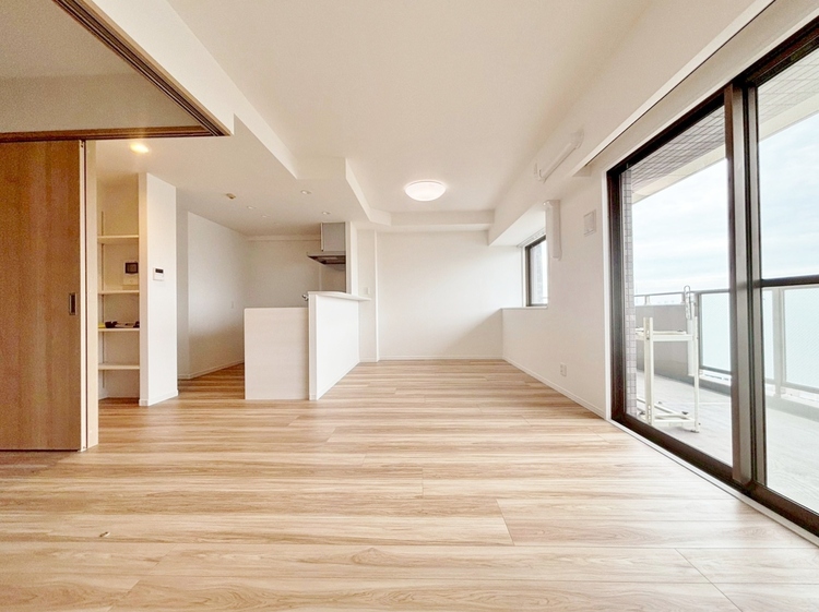 居間 居心地の良い空気感は、暮らしのステージを彩り、心からのやすらぎと満足感を与えてくれます。