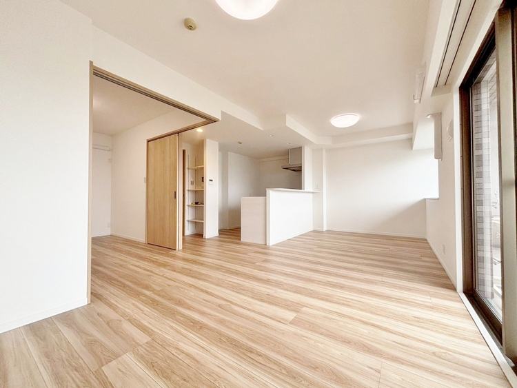 居間 飾り過ぎないシンプルな内装と偏り過ぎないデザインで統一しました。