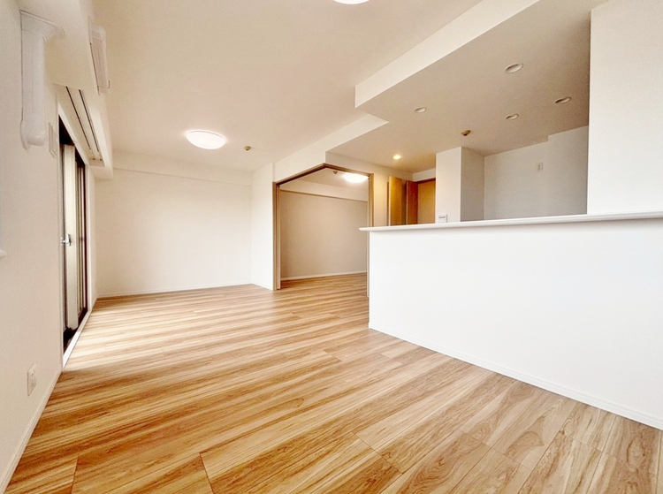 居間 快適に過ごす毎日を求めて、暮らしの中でご自身の「マイホーム」に創り上げてください。