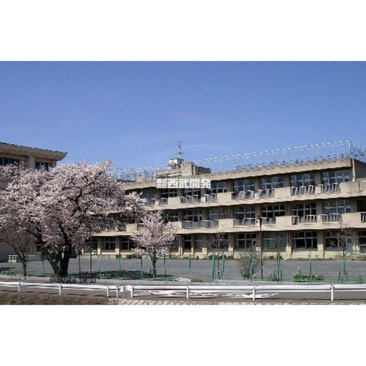 周辺 金子中学校(約1350m)