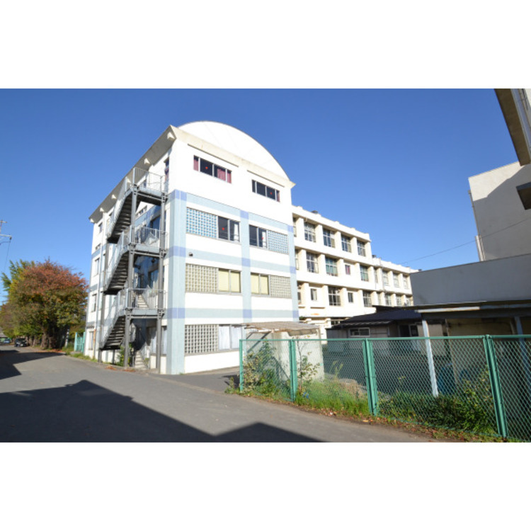 周辺 第三小学校(約640m)