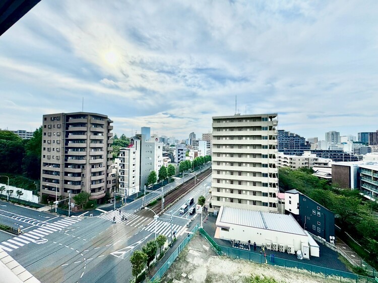 その他 眺望や窓からの景色が良いと、家で過ごす時間も快適です。