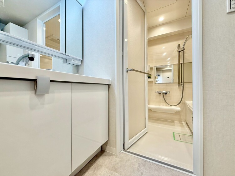 その他 十分な広さの脱衣所。