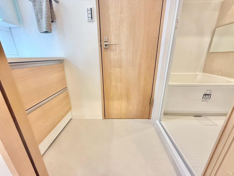 その他 十分な広さの脱衣所。