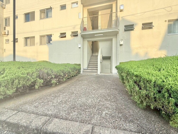 その他 上質感漂う玄関アプローチです。