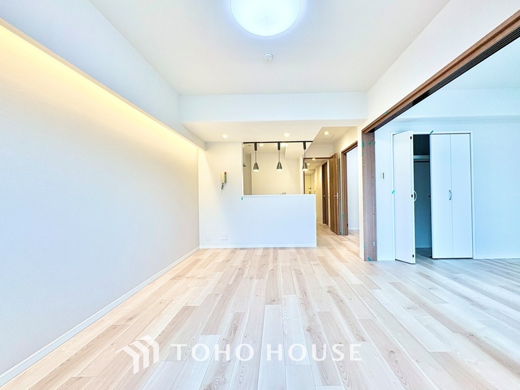 内装 ◆癒しの空間◆室内構成に拘り採光とセンスを散りばめた空間。それは『柔らかさ』に似た素敵な居場所。そこに暮らす人のことを考えつくり出したものは『癒し』という心地よい居場所なんだと思う