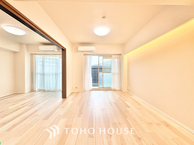 内装 ◆間接照明◆オレンジ色の光が僕達を大人な気分にさせる。静かで優しく語りかけるその光は、今日の終わりを告げてくれ、でも明日にはいい事が必ず来るよ。そんな囁きが聞こえてくる