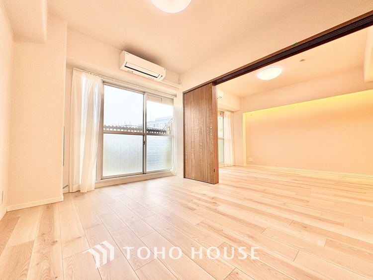 内装 ◆子供部屋◆冷涼な風、そよぐリビング。だんらんの場所はここから始まり、ここで終わる。家族の笑顔が集う素敵な場所だから、こだわり抜いた思いが詰まっているのだと思う。