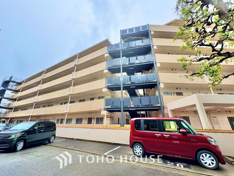 外観 ◆共有空間◆些細な事でほっぺを膨らまして怒る君。それでも僕達はこれからも一緒だよ。喧嘩をしても離れたくないから一つはさんだ同じ場所にいる。分かるよ。そこに君が