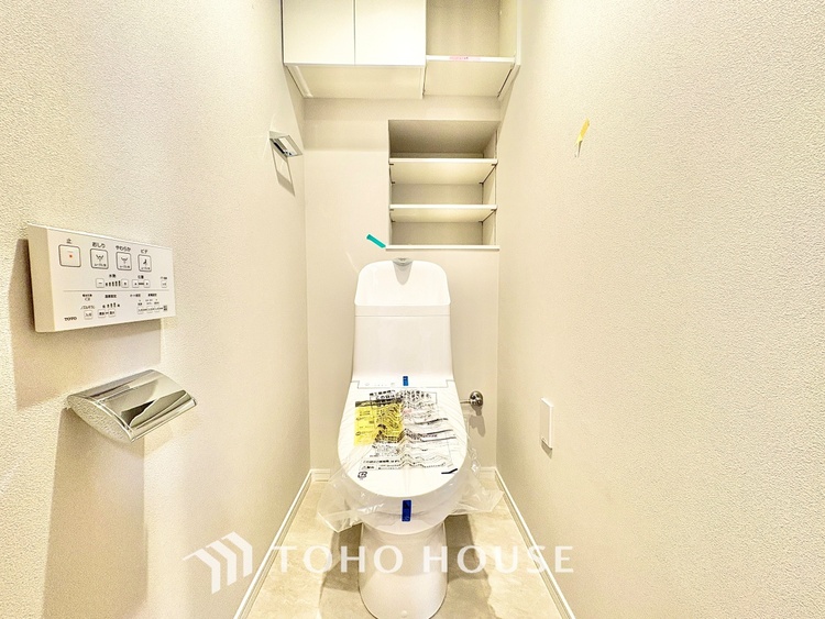 トイレ ◆トイレ◆トイレも全て新品に交換されており、清々しく新生活を始めることができます。白基調の清潔感のある空間に生まれ変わりました。