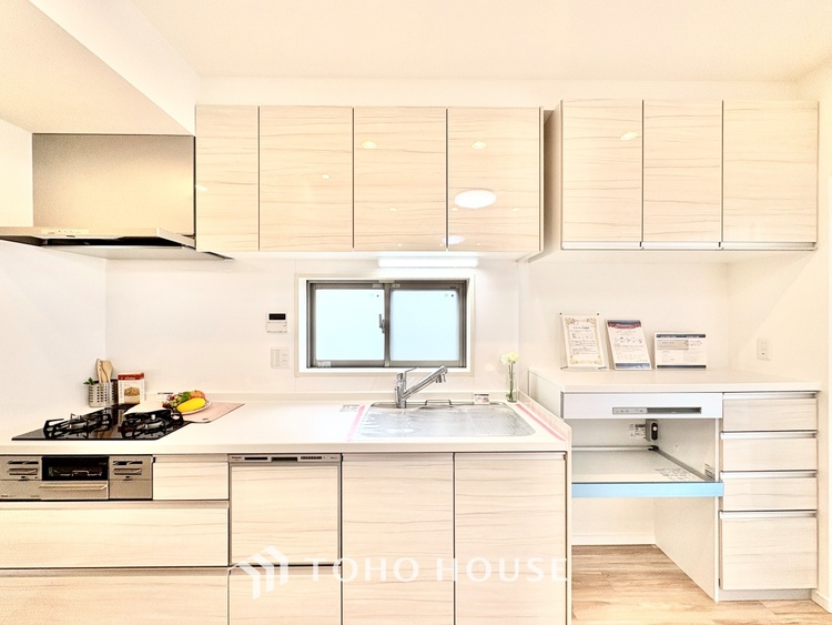 キッチン 【cooking papa is here】料理が苦手な人でも、チャレンジしてみたくなるワイドスパンのキッチン。家族の食卓がここから始まる。