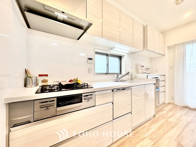 キッチン 【cooking papa is here】料理が苦手な人でも、チャレンジしてみたくなるワイドスパンのキッチン。家族の食卓がここから始まる。