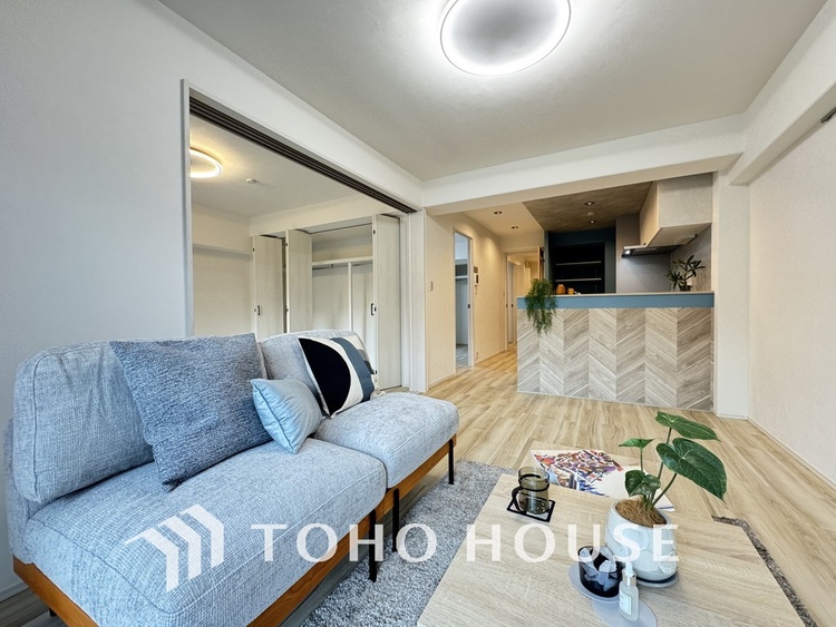 内装 広がりのある住空間、家族が集まるリビング・ダイニング