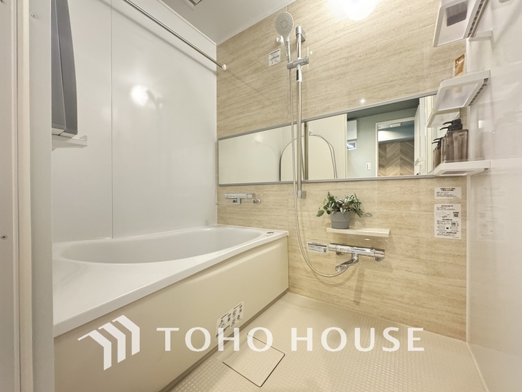 風呂 一日の疲れを癒すバスルームは、心地よいリラックスを叶える清潔感溢れる空間