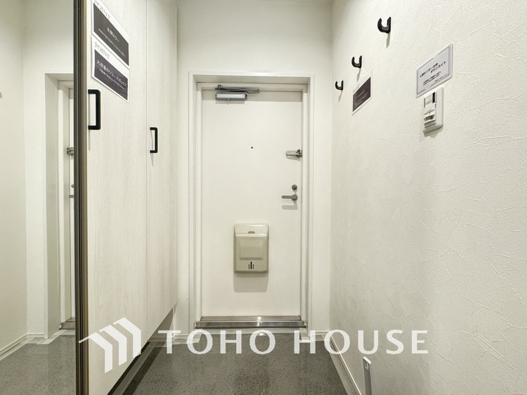 玄関 飾り過ぎないシンプルな内装の玄関