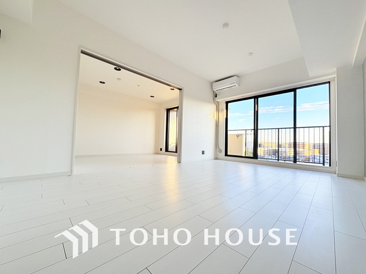 内装 広がりのある住空間、家族が集まるリビング・ダイニング