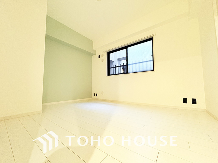 内装 採光もある洋室は、くつろぎのひと時を過ごすのにぴったり