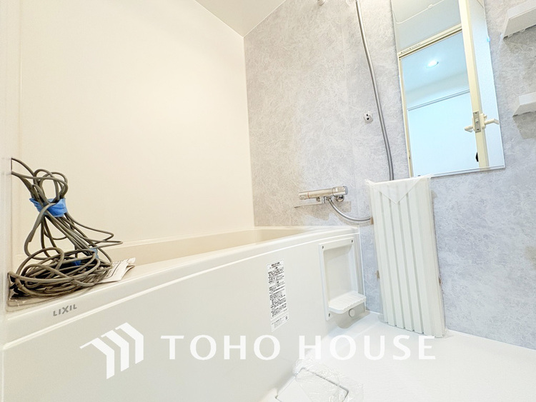 風呂 一日の疲れを癒すバスルームは、心地よいリラックスを叶える清潔感溢れる空間