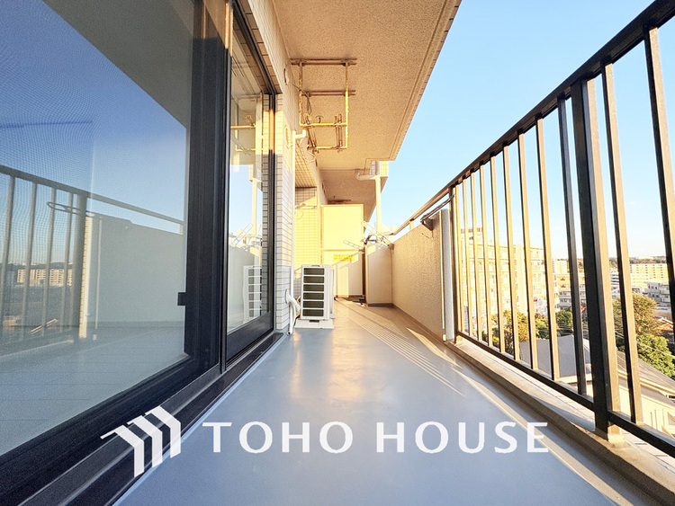 バルコニー 陽当たり良好なバルコニー