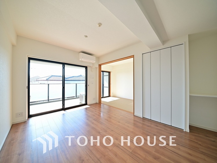 内装 広がりのある住空間、家族が集まるリビング・ダイニング