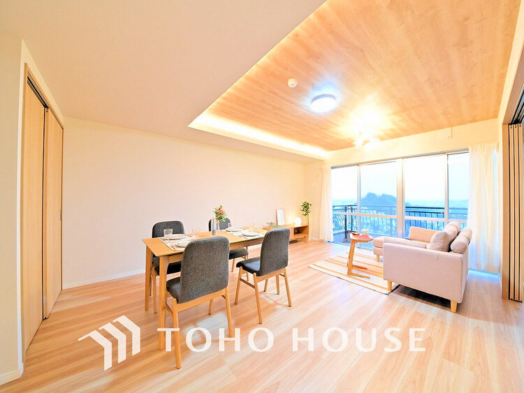 内装 明るいLDKは自然と家族が集まるコミュニケーションの場所に