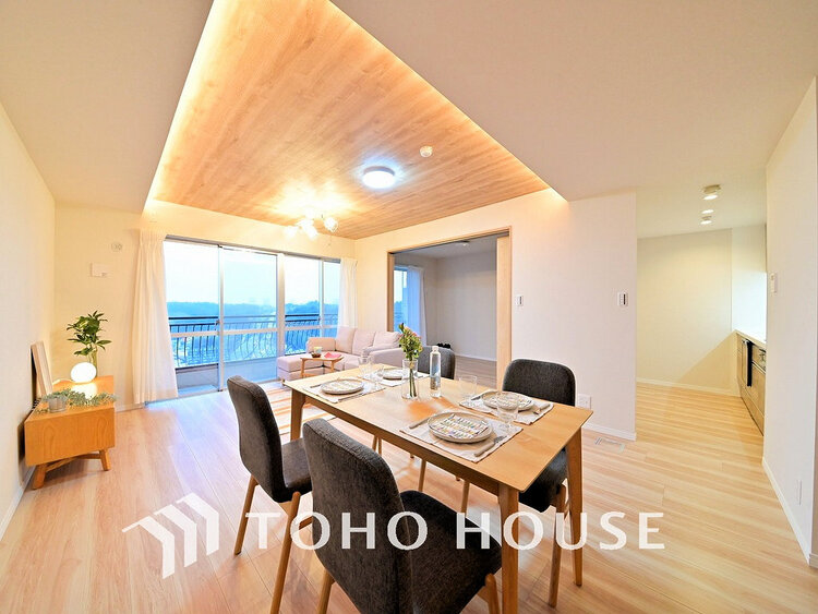 内装 広がりのある住空間、家族が集まるリビング・ダイニング