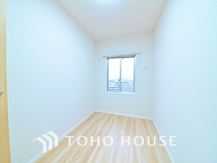 内装 採光もある洋室は、くつろぎのひと時を過ごすのにぴったり