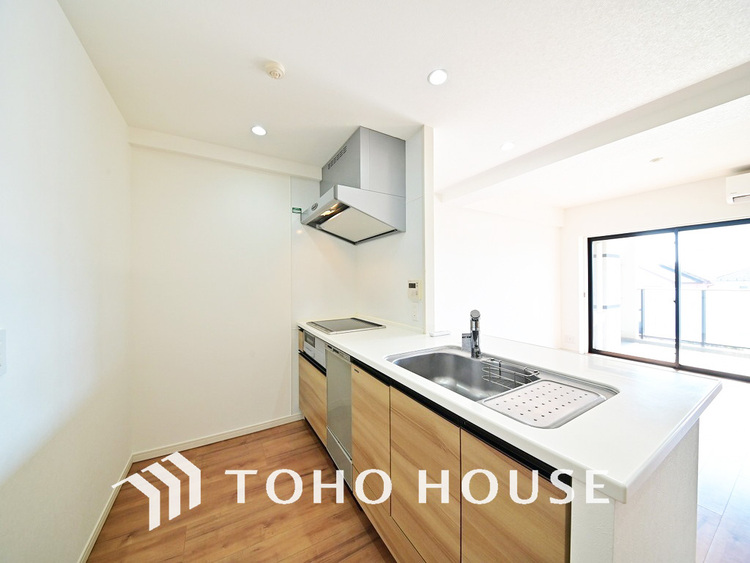 キッチン シンプルな部屋の雰囲気に溶け合うナチュラルキッチン