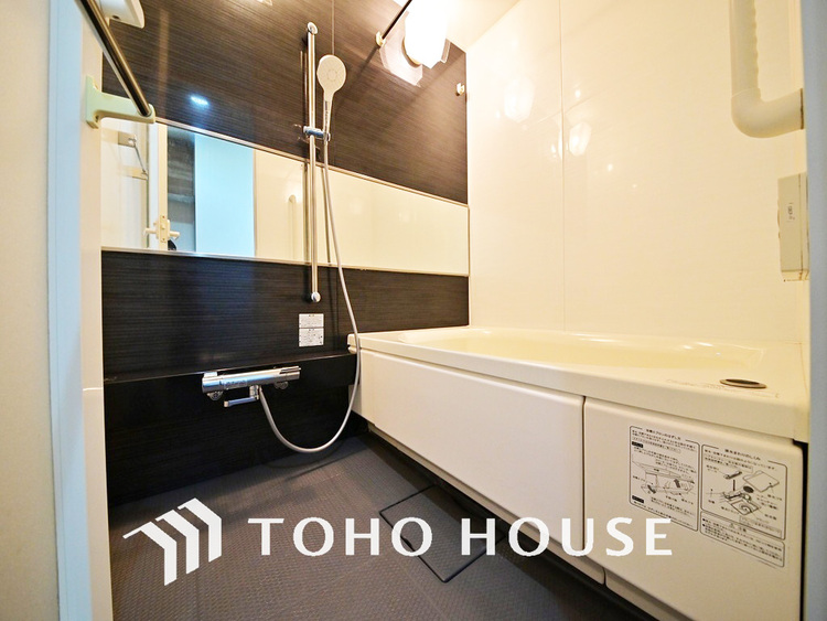 風呂 一日の疲れを癒すバスルームは、心地よいリラックスを叶える清潔感溢れる空間